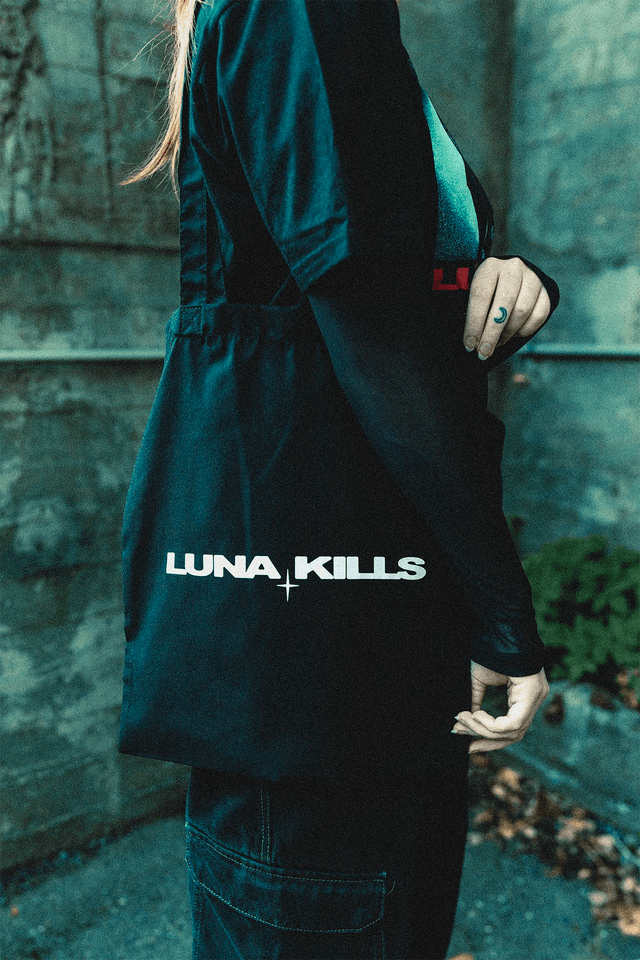 Tote &quot;LUNA KILLS&quot;
